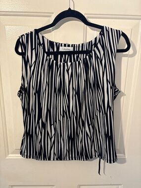 Calvin Klein Black & White Sleeveless Patterned Shell Top